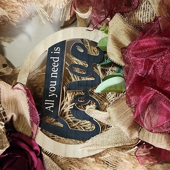 Cozy Rose Wreath. - Picture 5 of 5